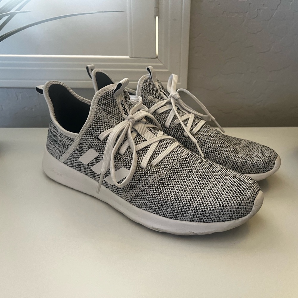 Women’s Cloud Foam Athletic Shoe Size 11